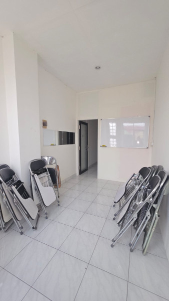 Di Jual Ruko Untuk Kantor Di Galaxy — Foto 5